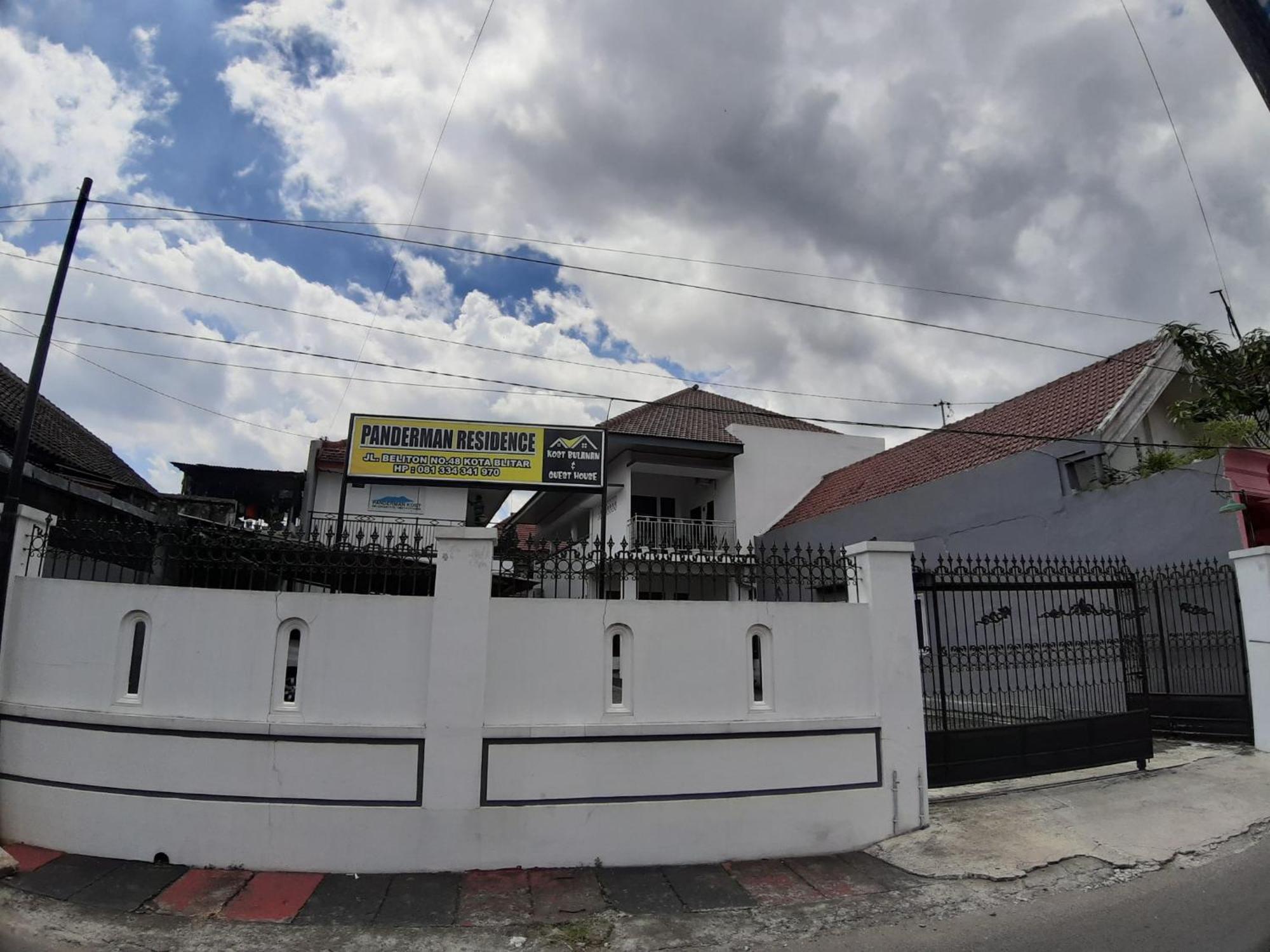 Oyo 2826 Panderman Residence Blitar Luaran gambar