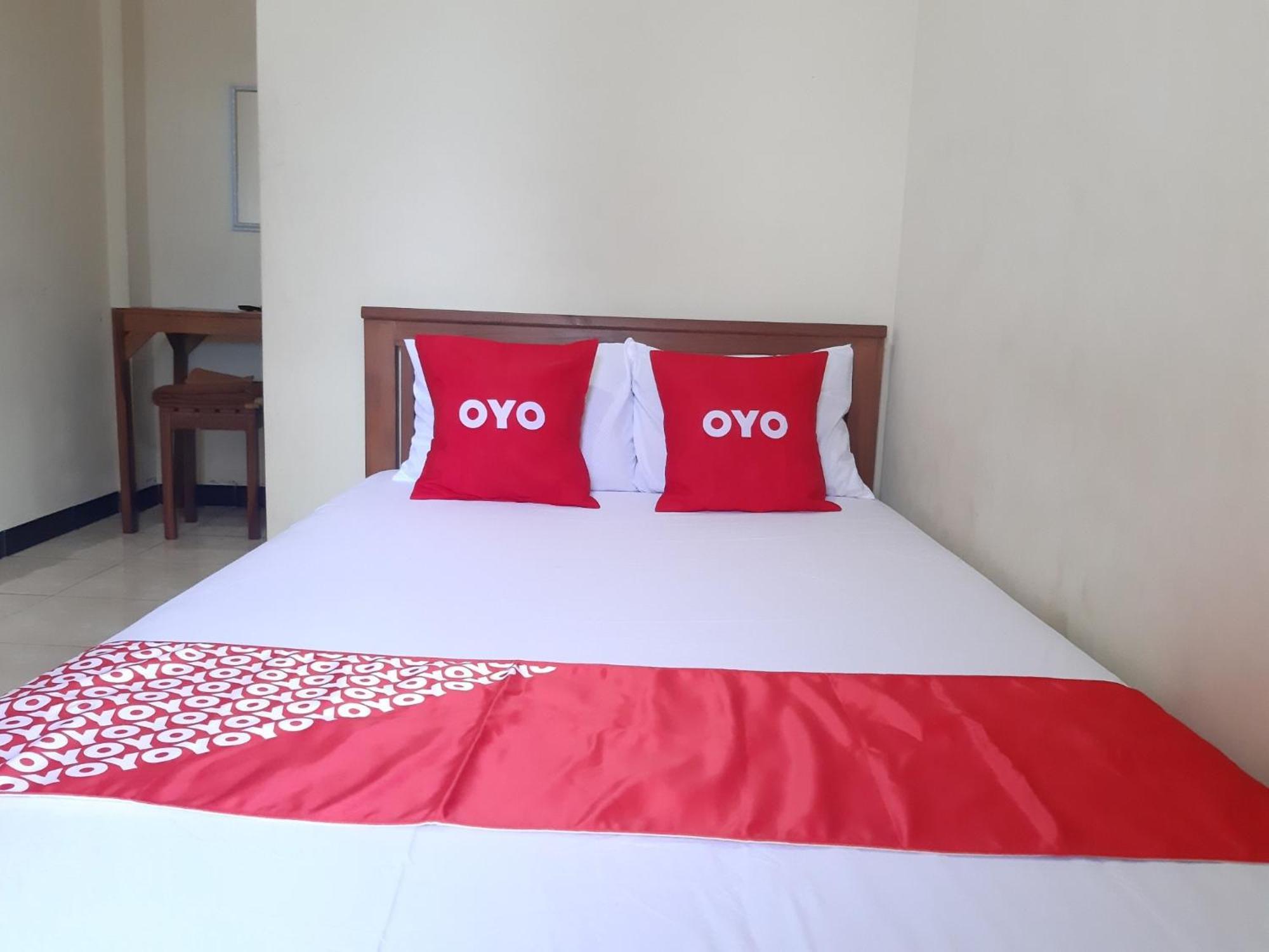 Oyo 2826 Panderman Residence Blitar Luaran gambar