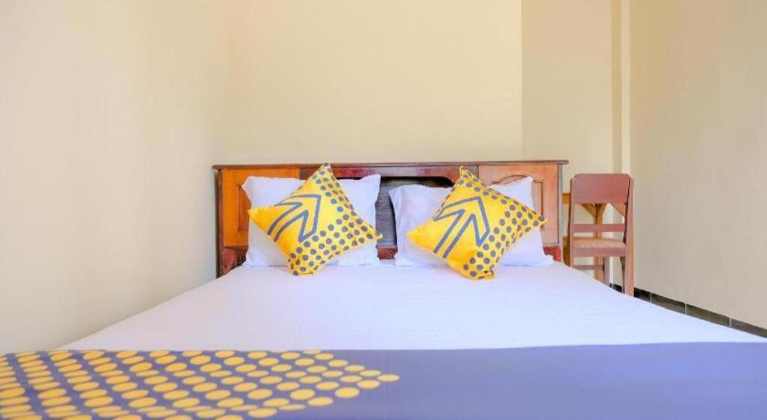 Oyo 2826 Panderman Residence Blitar Luaran gambar